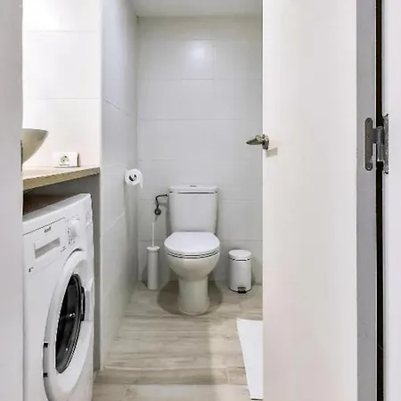 Apartamento De 2 Dormitorios Con Wifi, Cerca De Playa, En *