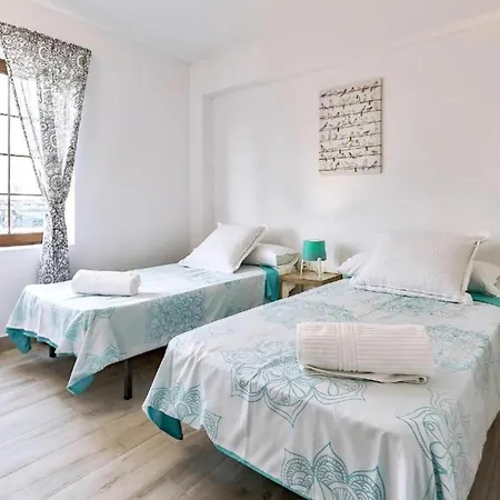 Apartamento De 2 Dormitorios Con Wifi, Cerca De Playa, En Apartment *