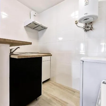 Apartamento De 2 Dormitorios Con Wifi, Cerca De Playa, En Apartment *